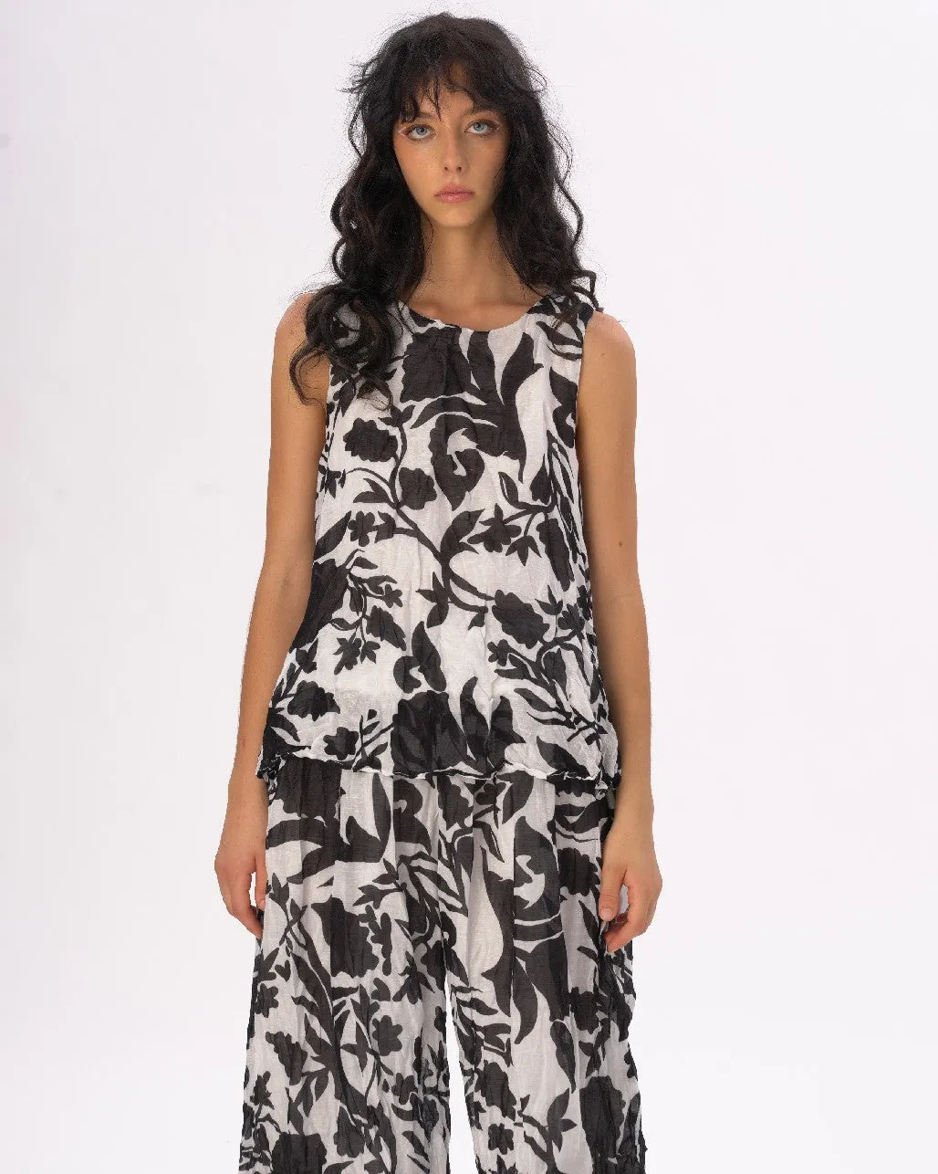 Boat Neck Crinkled Floral Tank Top