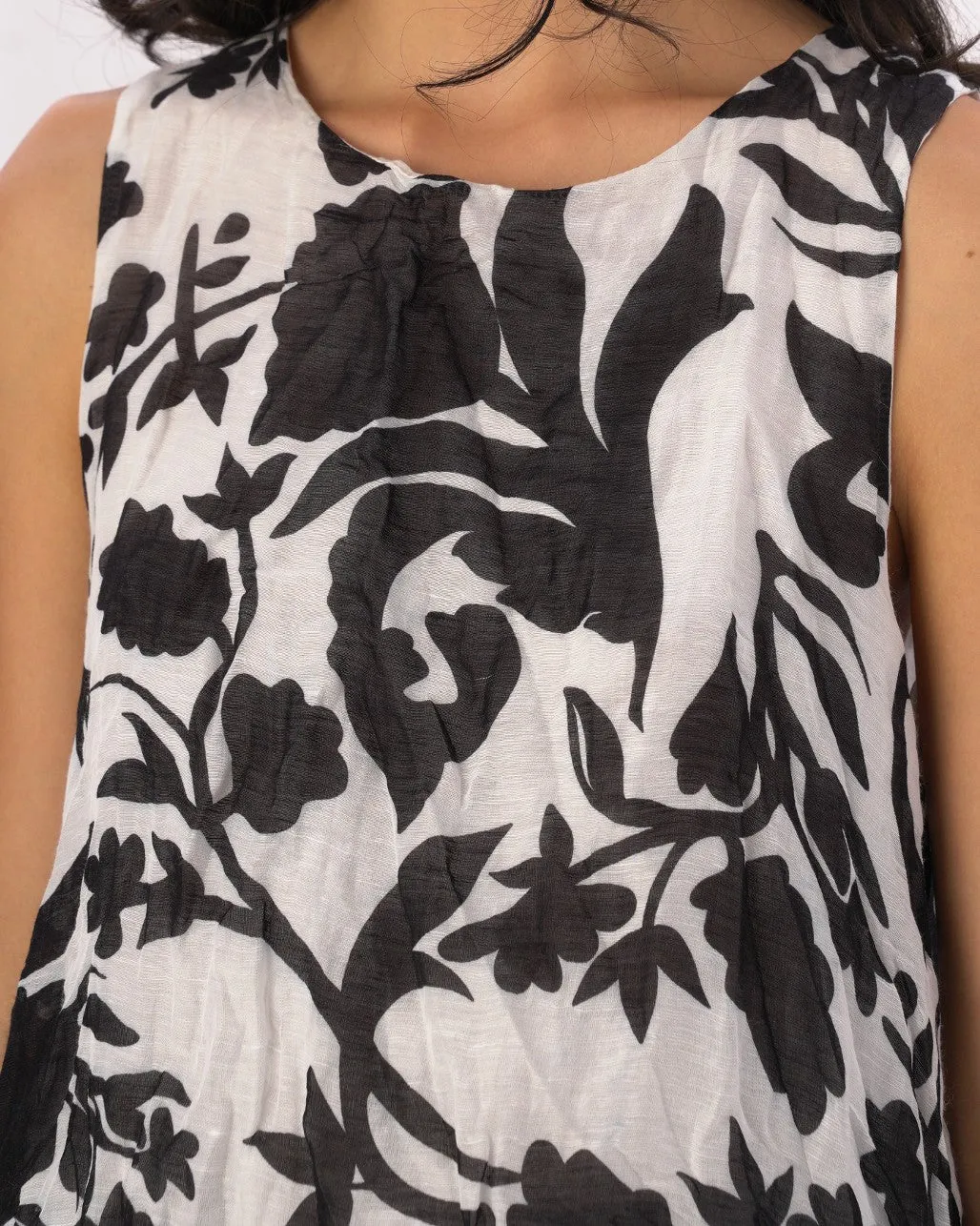 Boat Neck Crinkled Floral Tank Top