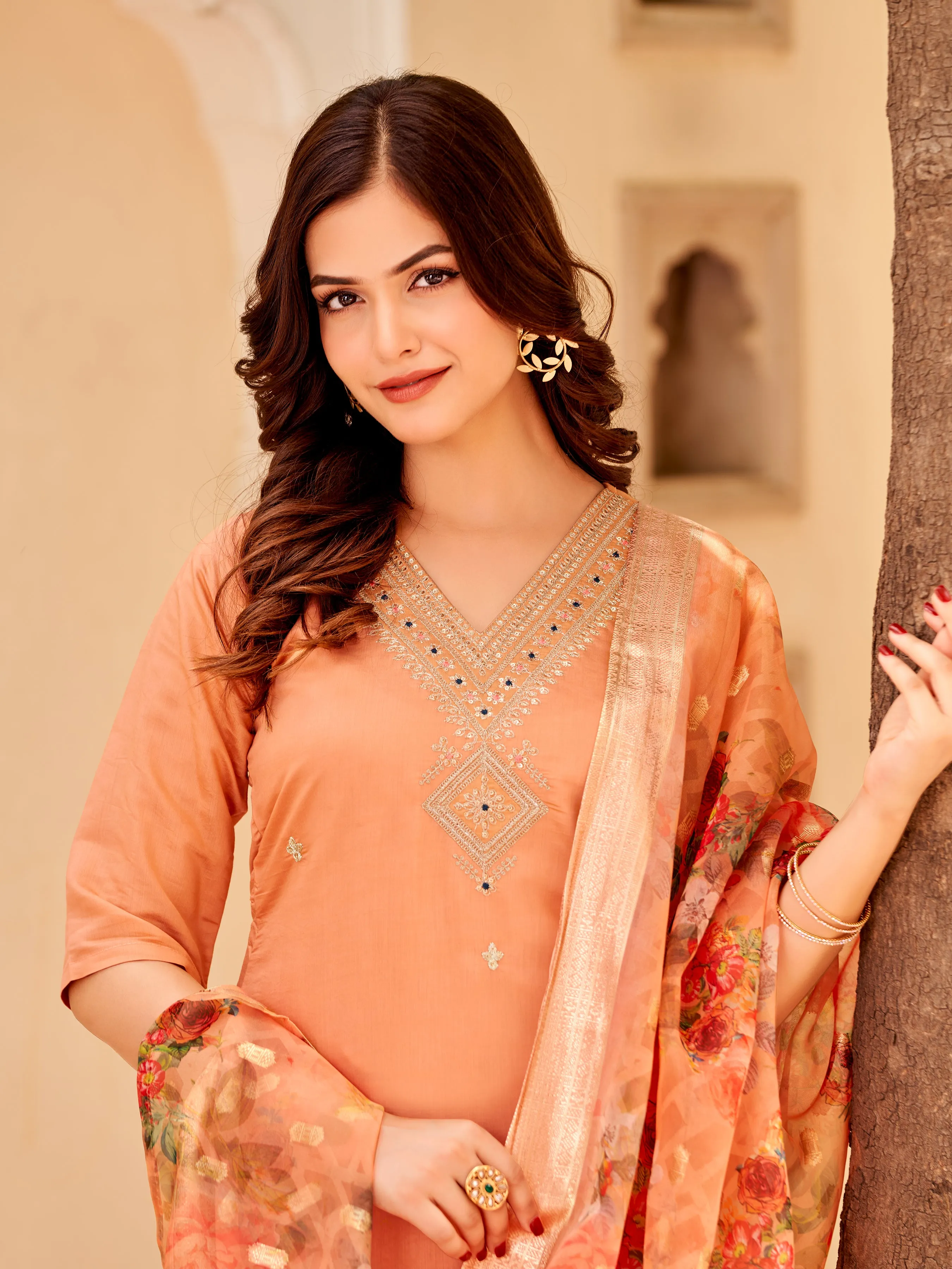 FRILLFIT Women Embroidered Straight Kurta Suit Set