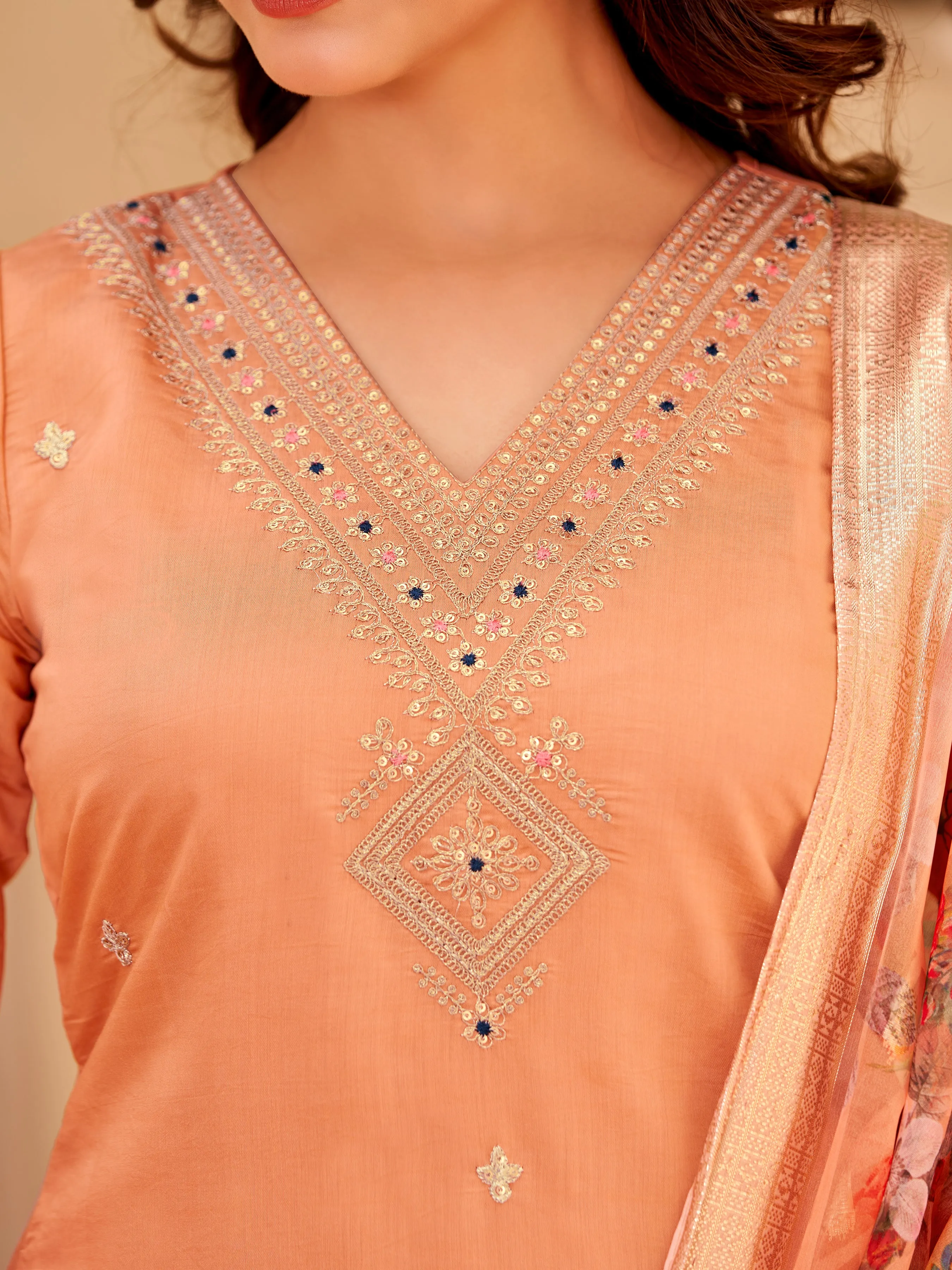 FRILLFIT Women Embroidered Straight Kurta Suit Set