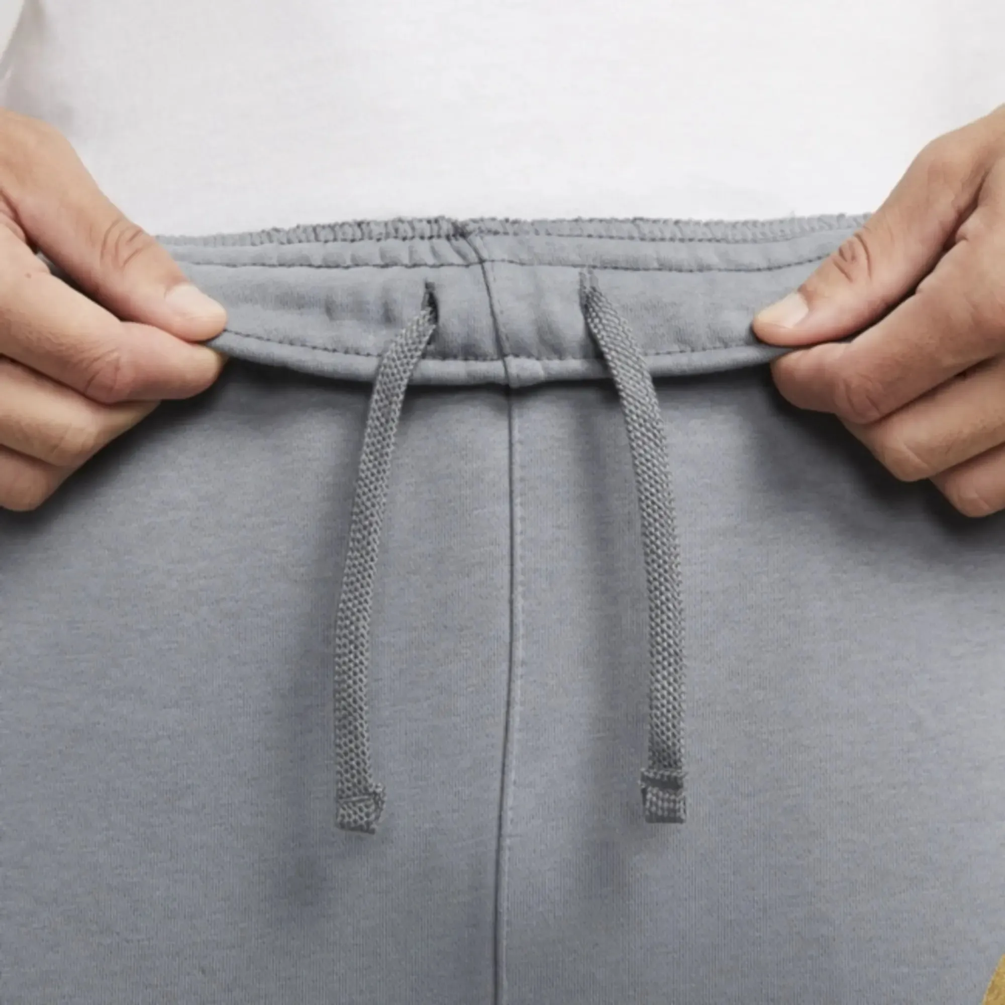 Nike Sportswear Standard Issue Cargo Trousers
