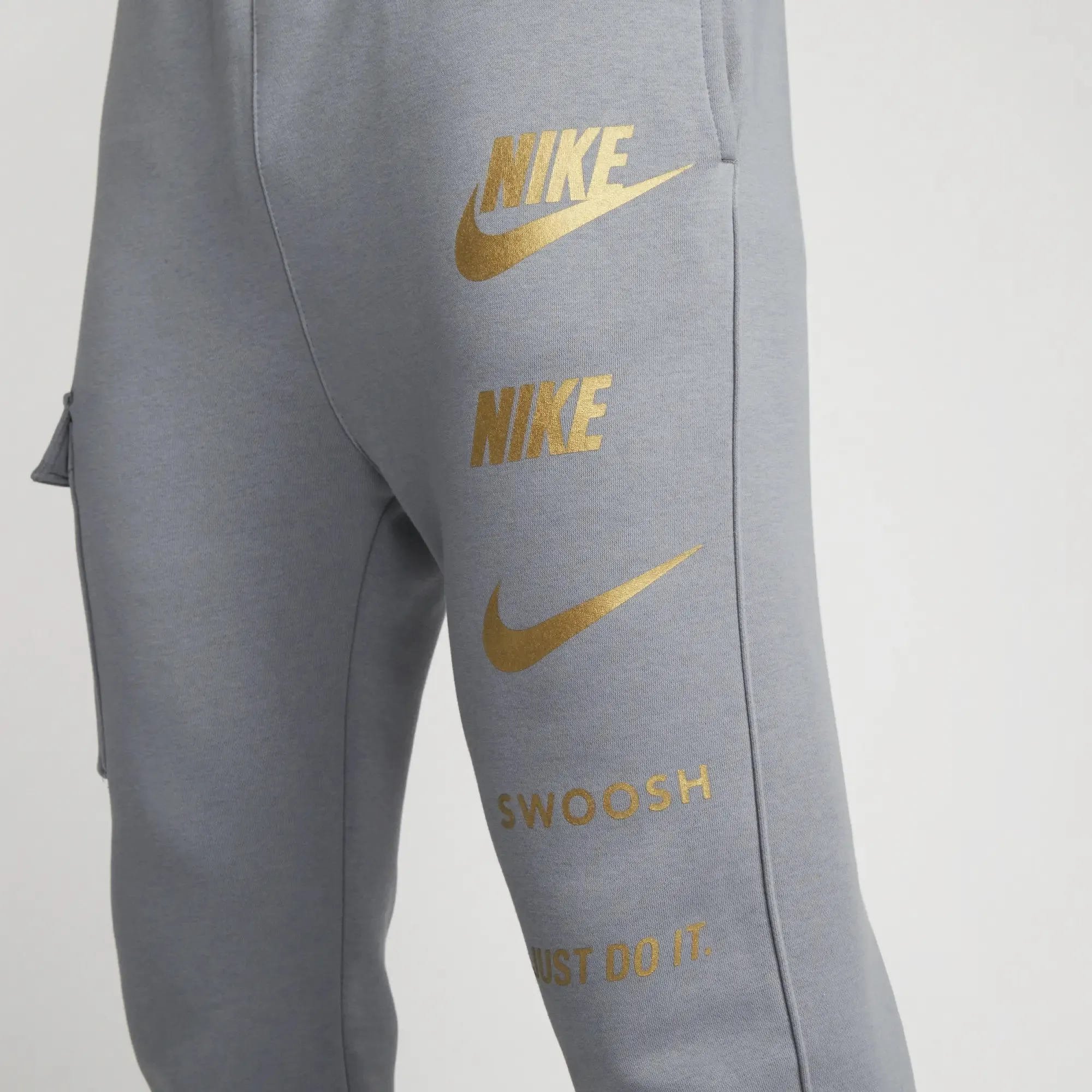 Nike Sportswear Standard Issue Cargo Trousers