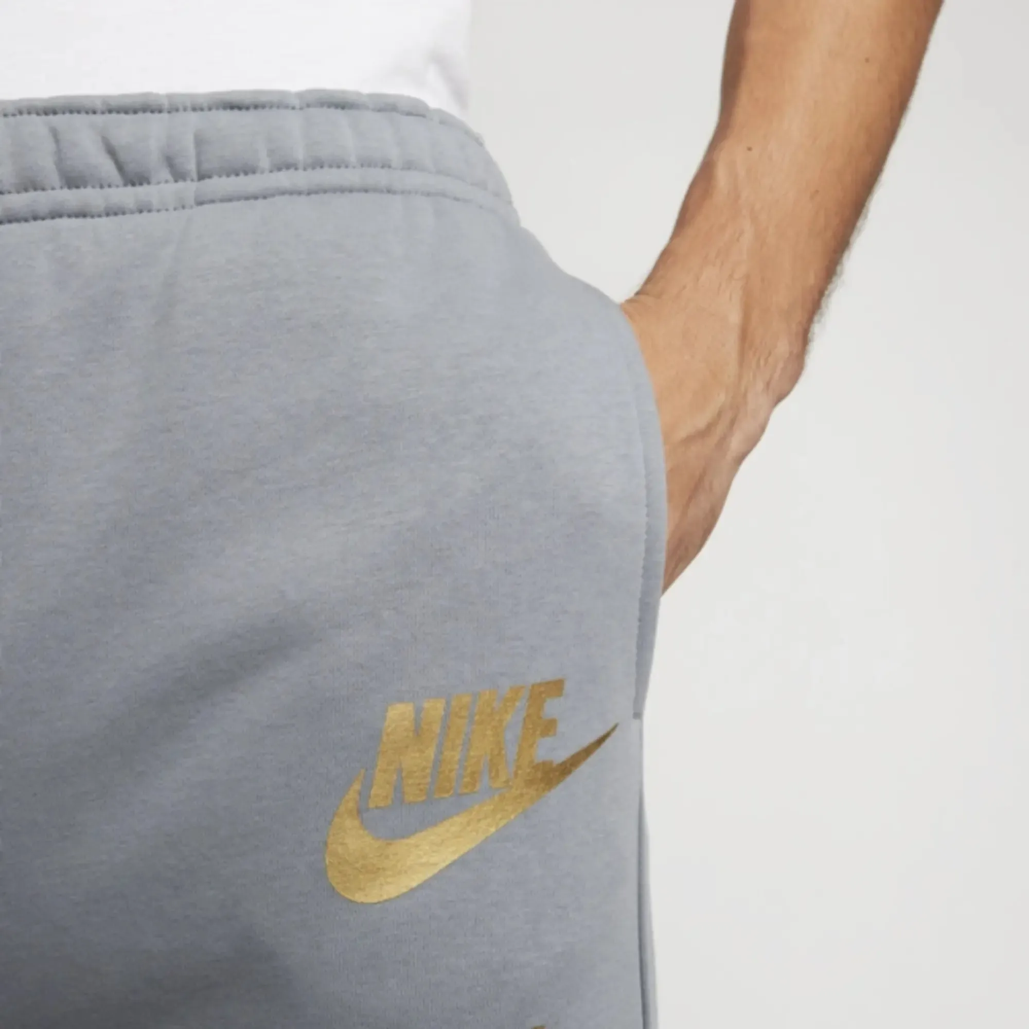 Nike Sportswear Standard Issue Cargo Trousers