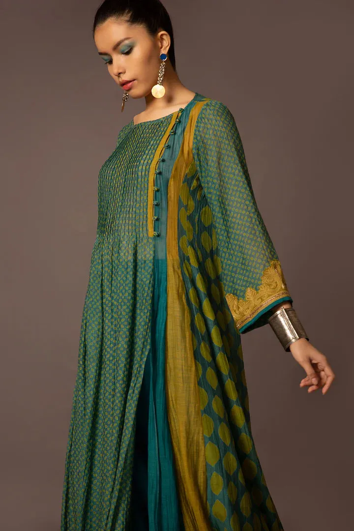 PINTUCKED KURTA WITH SIDE CONTRAST PANEL AND SLIT