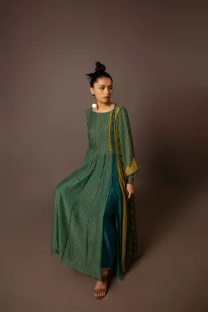 PINTUCKED KURTA WITH SIDE CONTRAST PANEL AND SLIT