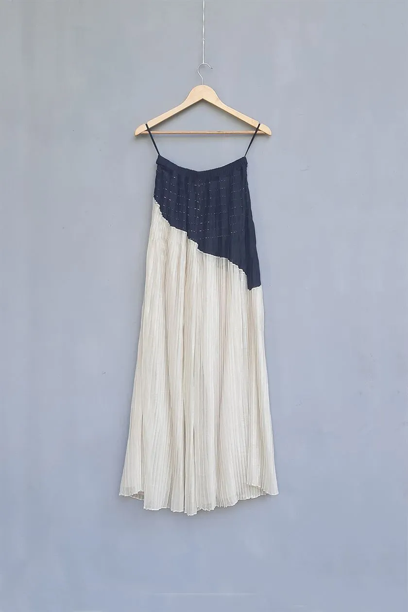 Urvashi Kaur   I   Hiroshima PANT TANGENT Chanderi Cotton Silk shell and charcoal TESSELLATE- 17