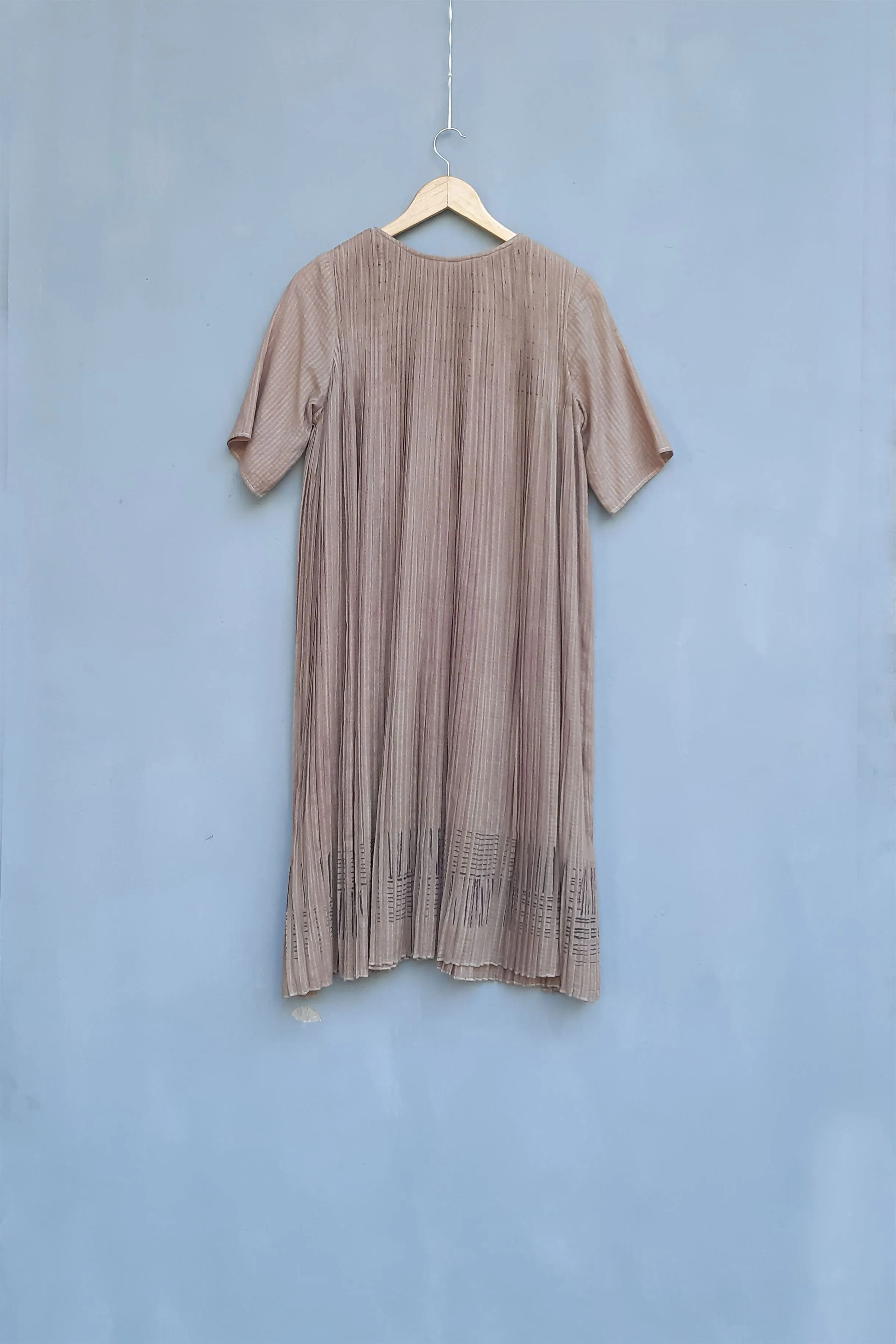 Urvashi Kaur   I   Jardines DRESS ECHO organic cotton nude TESSELLATE- 70