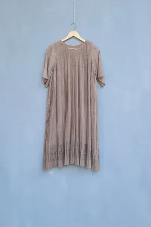 Urvashi Kaur   I   Jardines DRESS ECHO organic cotton nude TESSELLATE- 70