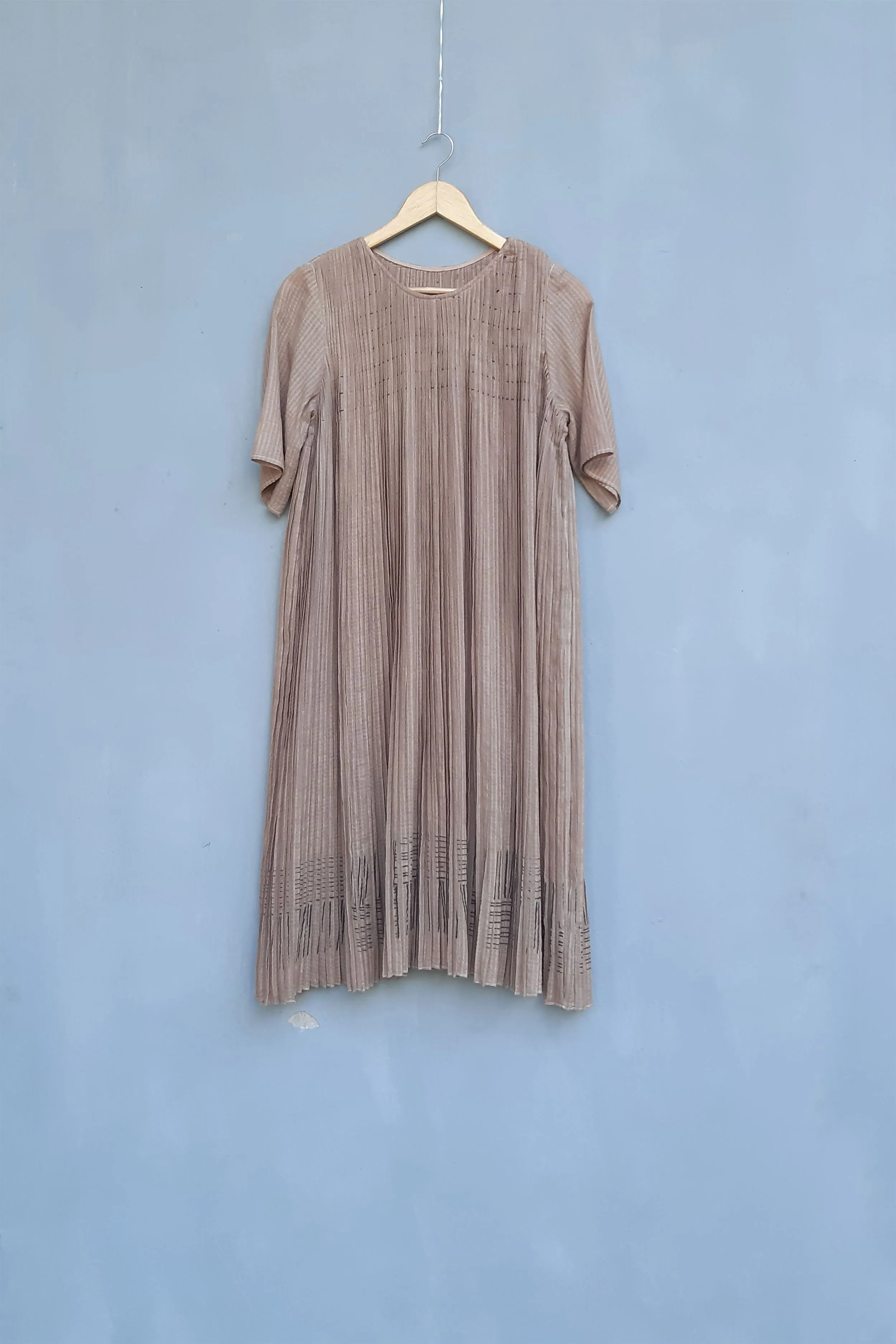 Urvashi Kaur   I   Jardines DRESS ECHO organic cotton nude TESSELLATE- 70